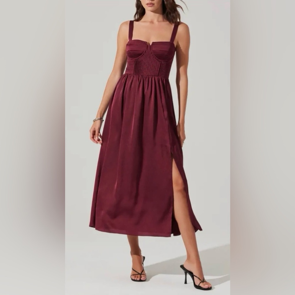 Astr Burgundy Midi Dress with Sweetheart Neckline